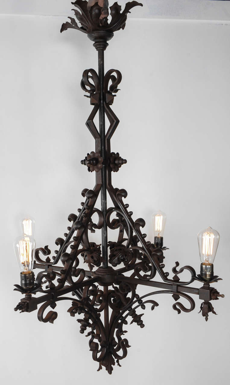 Sturdy wrought iron art deco chandelier from the early 20th century, France. Steampunk style. With Edison light bulbs. The chandelier is re-wired and polished, the bulbs new Edison light bulbs.

± h 135 cm x w 75 x d 75 cm