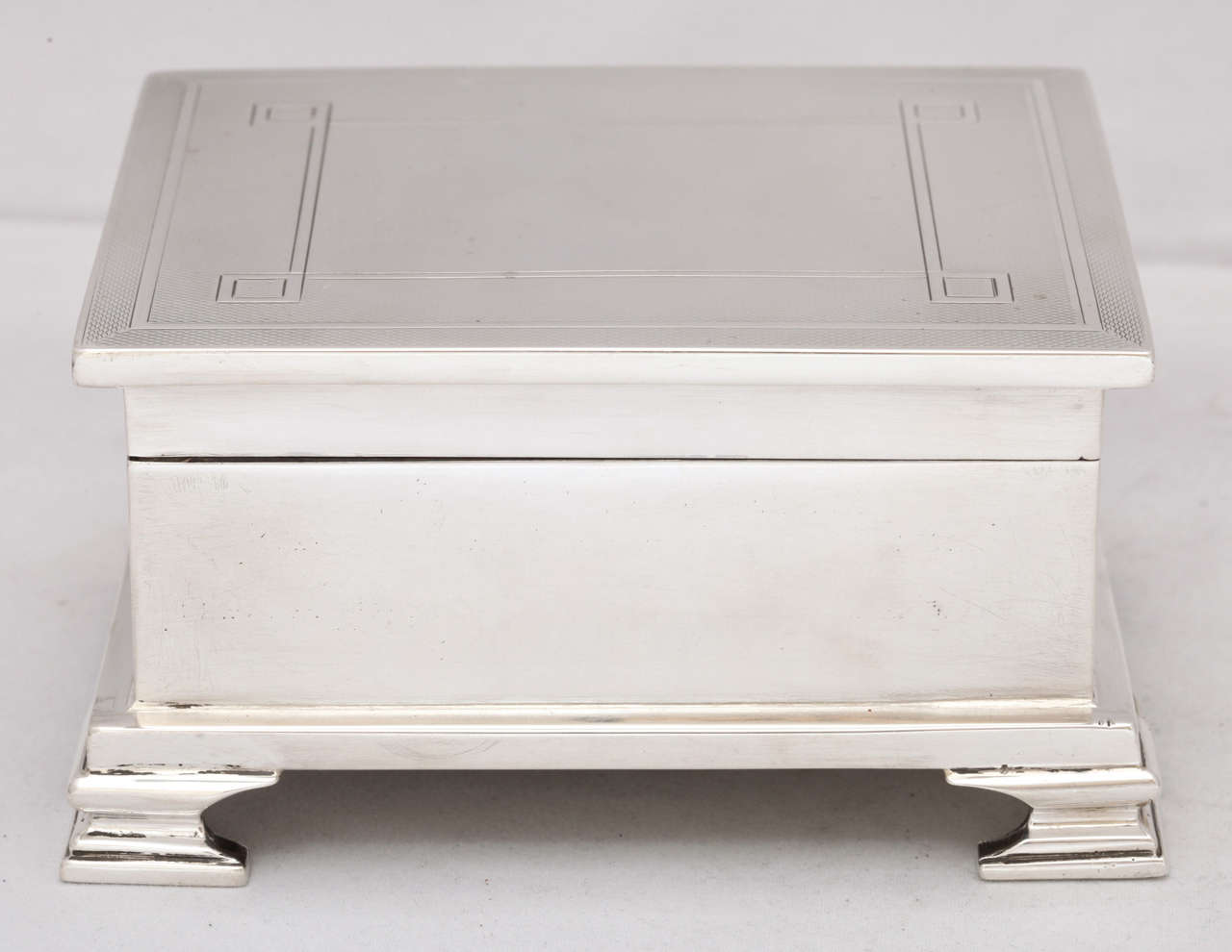 Beautiful, Art Deco, sterling silver, footed table box with hinged lid, Birmingham, England, 1934, Aaron Lufkin Dennison - maker. Lovely, Art Deco, engine turned design. @4 1/2