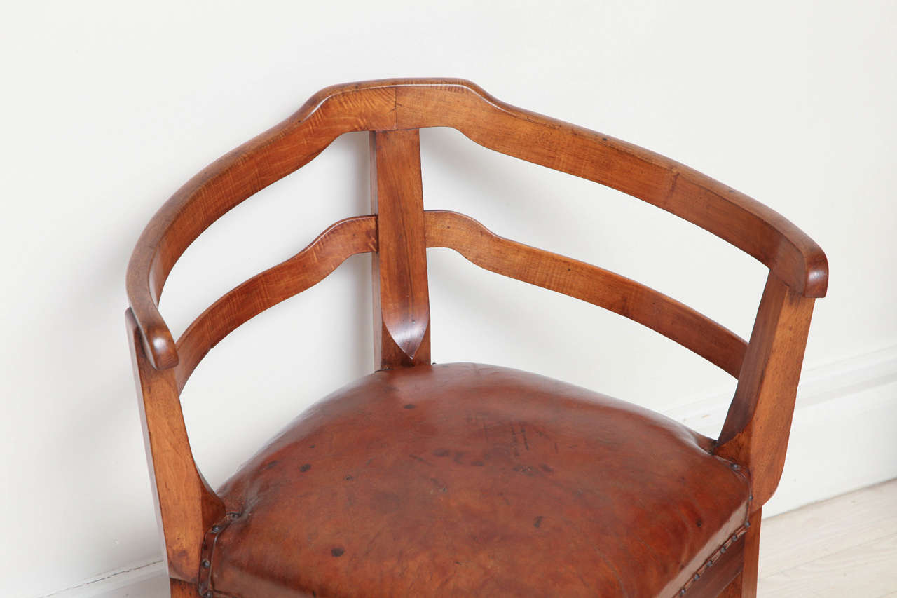 Early 19th Century French Walnut Corner Chair with Original Leather Seat 2