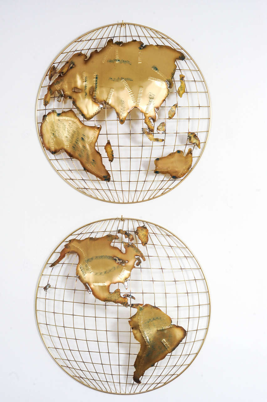 Vintage Brass World Map form the 1970's designed by American artist duo Curtis Jeré. Signed.
A finely rendered handmade two-piece wall-mounted sculpture depicting the continents of the earth, crafted of warmly platinated brass with traces of