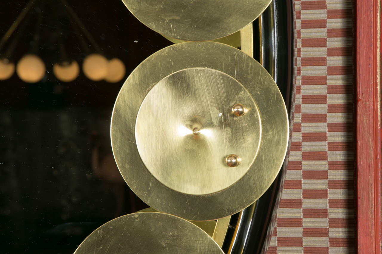  Runder Spiegel aus schwarzem Holz und Messing im Zustand „Hervorragend“ im Angebot in Saint-Ouen (PARIS), FR