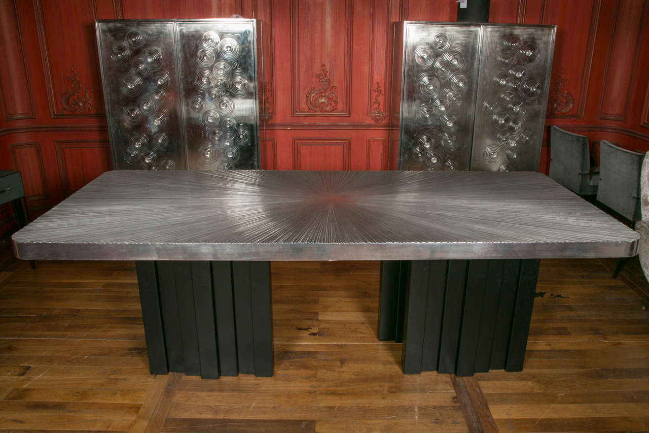 Diningroom table in exploded engraved aluminium, two metal basements
Artist creation