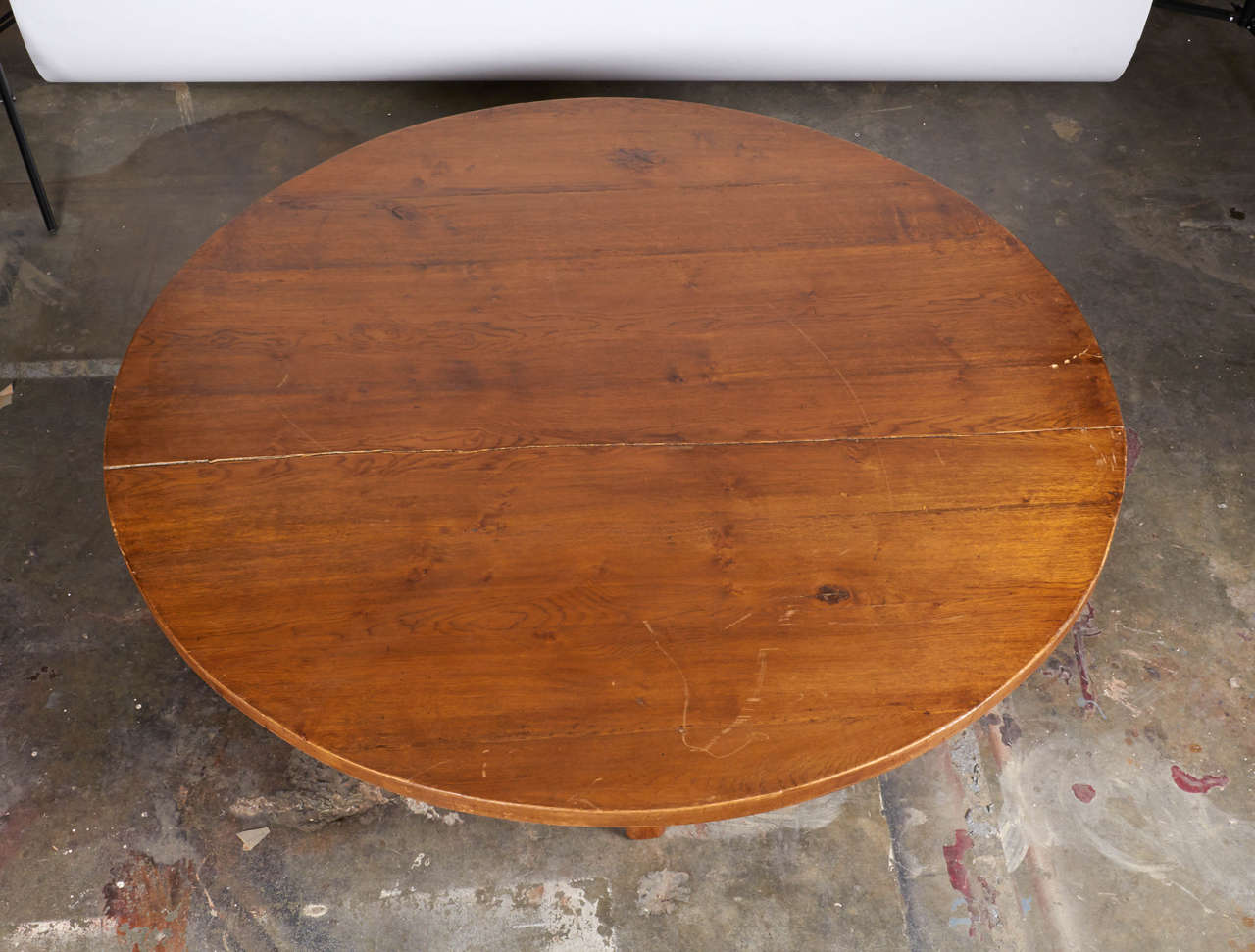 Solid Oakwood Round Table For Sale at 1stdibs