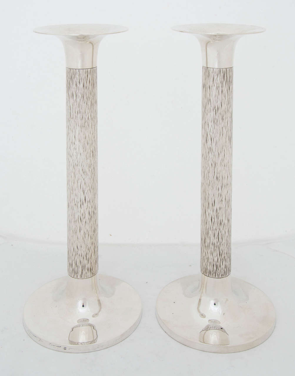 A pair of sterling silver candlesticks made by the celebrated silversmith and designer Gerald Benney in London, 1969.
Height is 24.5cm.