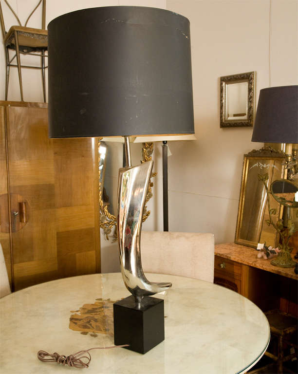 Sculptural chrome table lamp by Laurel 1