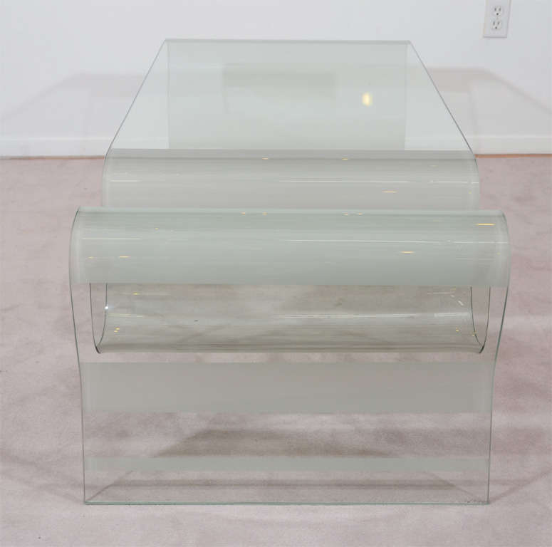 Mid Century Curving Glass Coffee Table with Frosted Accents In Good Condition In New York, NY