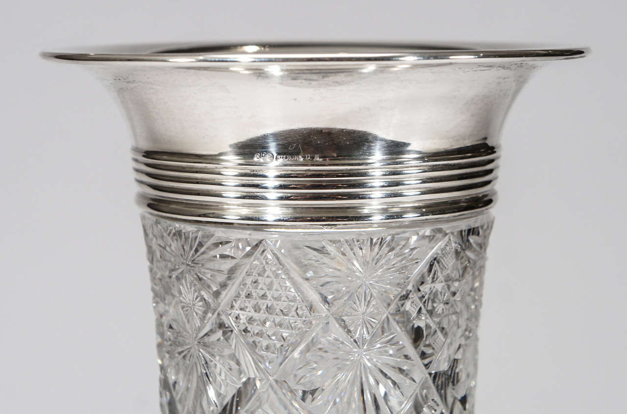 Américain Vase monumental en cristal ABP avec découpe à la roue et monture en argent sterling en vente