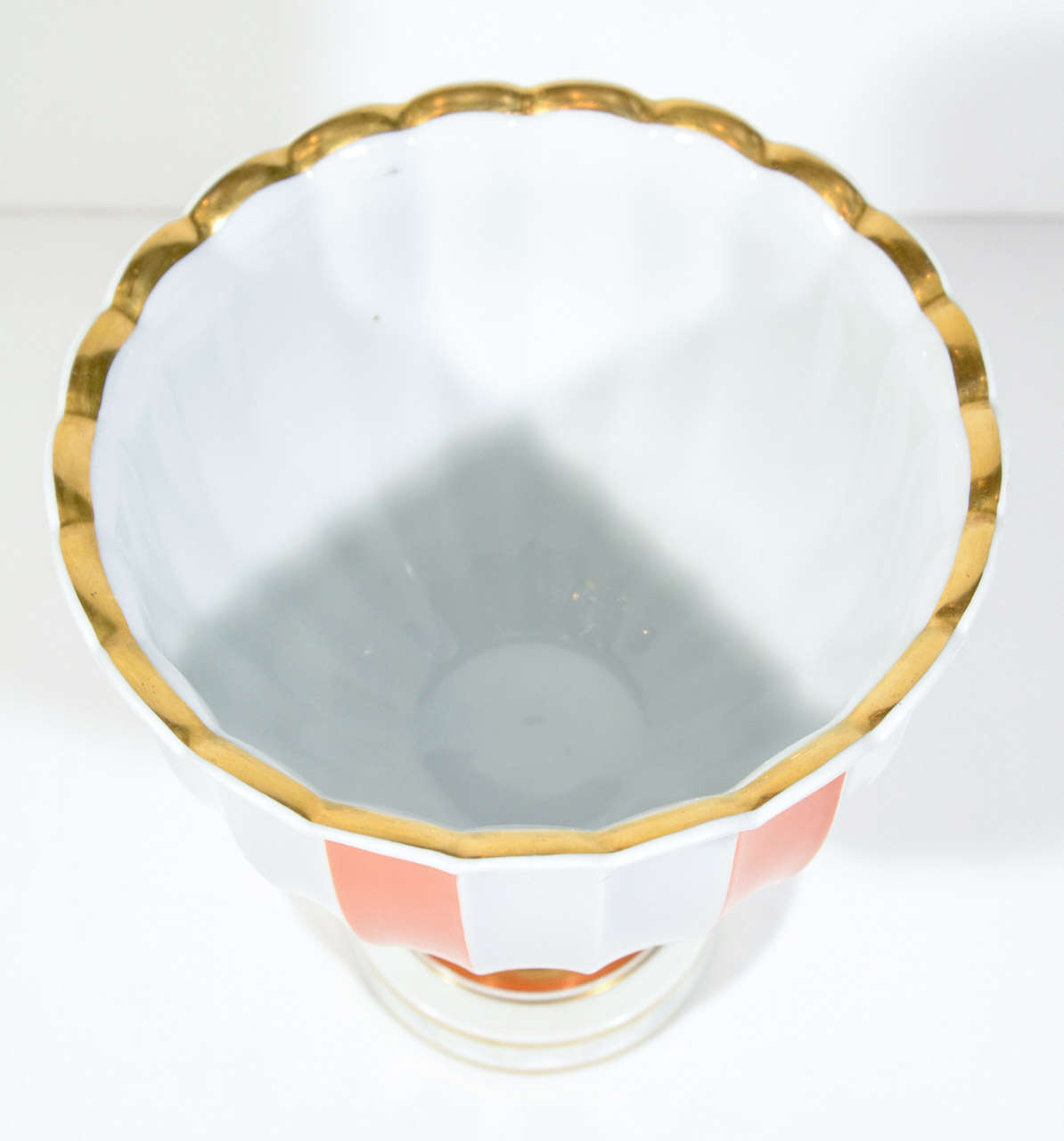 Mid-20th Century Elegant Porcelain Urn Designed by Thorkild Olssen for Royal Copenhagen