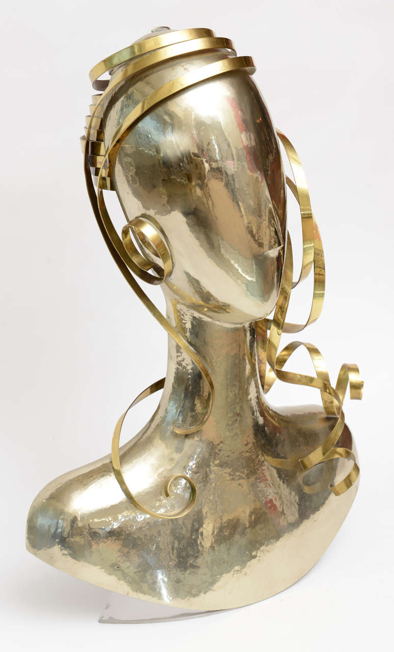 Moderno Karl Schmidt Scultura di alpaca in argento e ottone martellata a mano, unica nel suo genere in vendita
