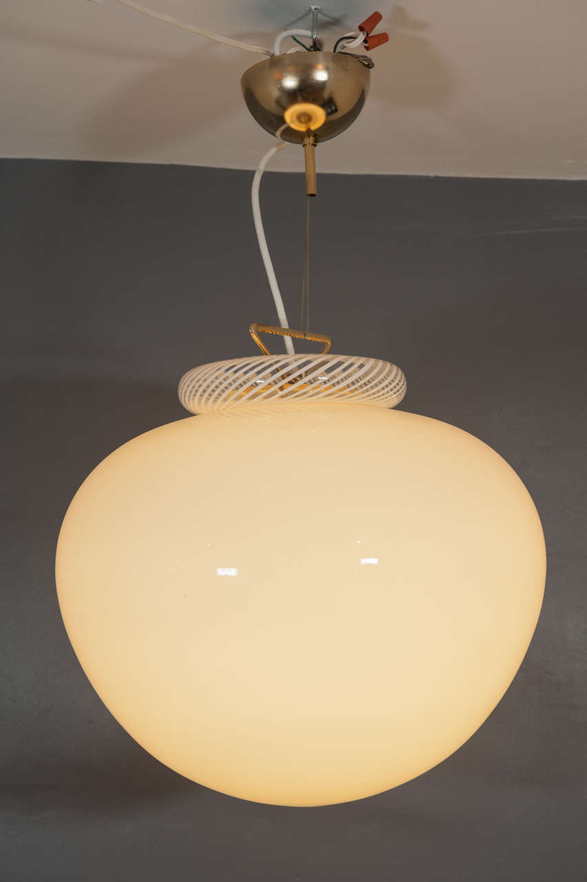 A stylish and understated Murano
pendant light in soft white with
lattice decorative top.