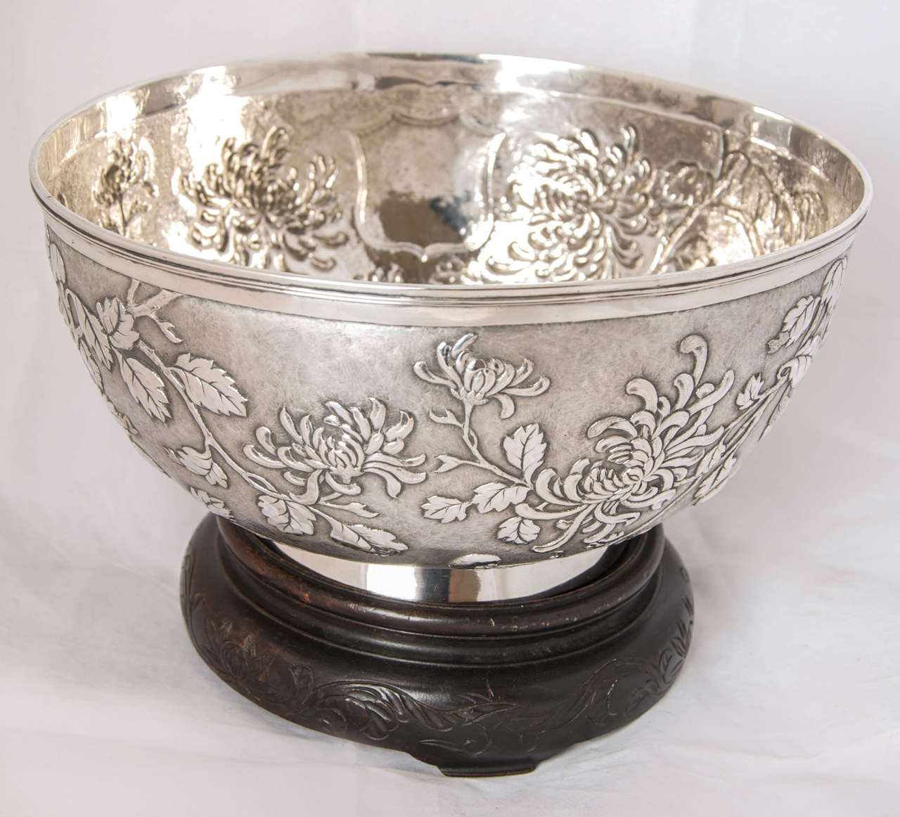 A large Chinese export silver bowl with chrysanthemum decoration on a matte background. It was made by Hung Chong of Canton or Shanghai, circa 1895.
The bowl sits on a wood stand.
Measure: Diameter is 25.5 cms.
Weight of silver 1020 gms.