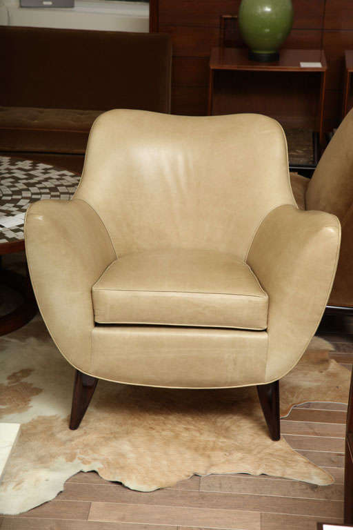 The Barclay Chair by Duane Modern In Excellent Condition For Sale In New York, NY