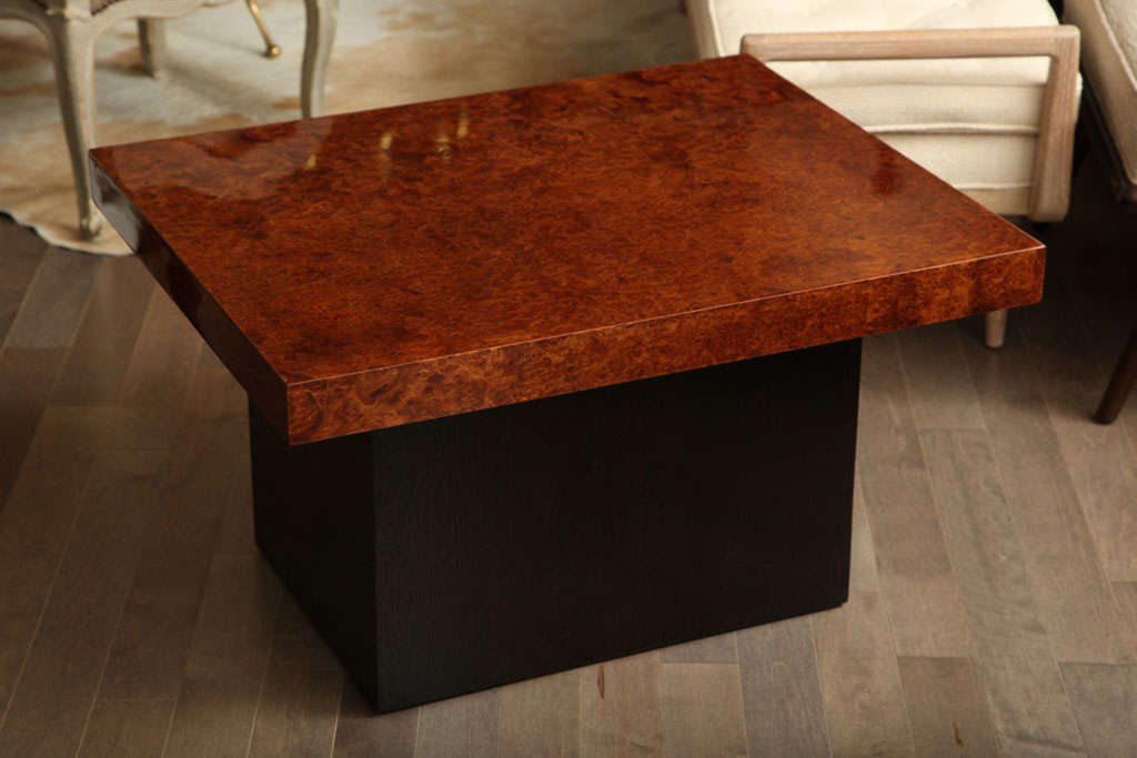 Lacquered burl wood side table in the manner of Milo Baughman In Good Condition For Sale In New York, NY