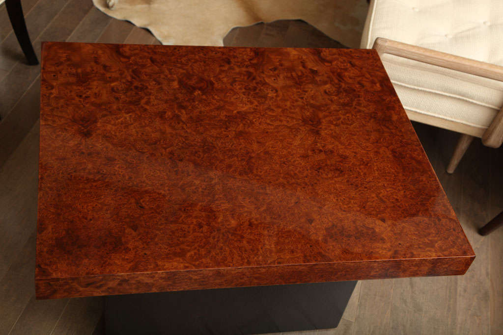 Lacquered burl wood side table in the manner of Milo Baughman For Sale 1