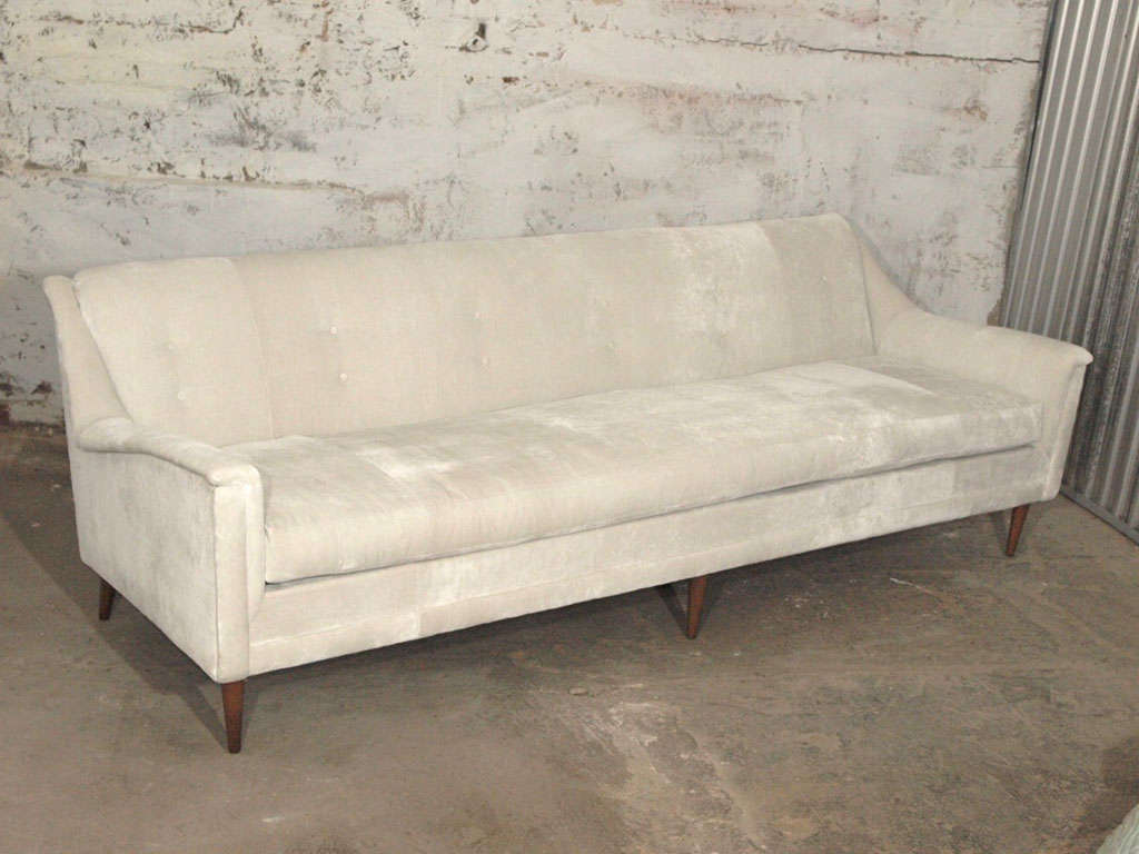 Un divano meraviglioso!  In the style of Gio Ponti or Carlo di Carli.  This mid-century/modernist Italian sofa is super-luxurious and so very elegant in supple silk velvet in Pearl White, button back and walnut legs.  Completely restored and newly