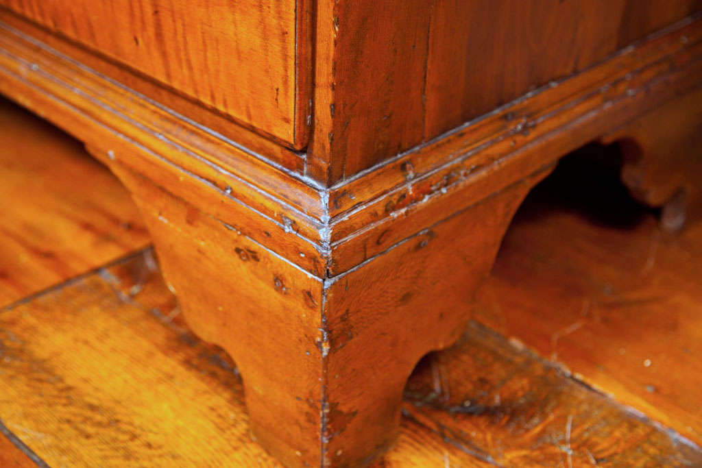 A Rare Queen Anne Curly Maple Slant Front Desk  C. 1730 For Sale 5