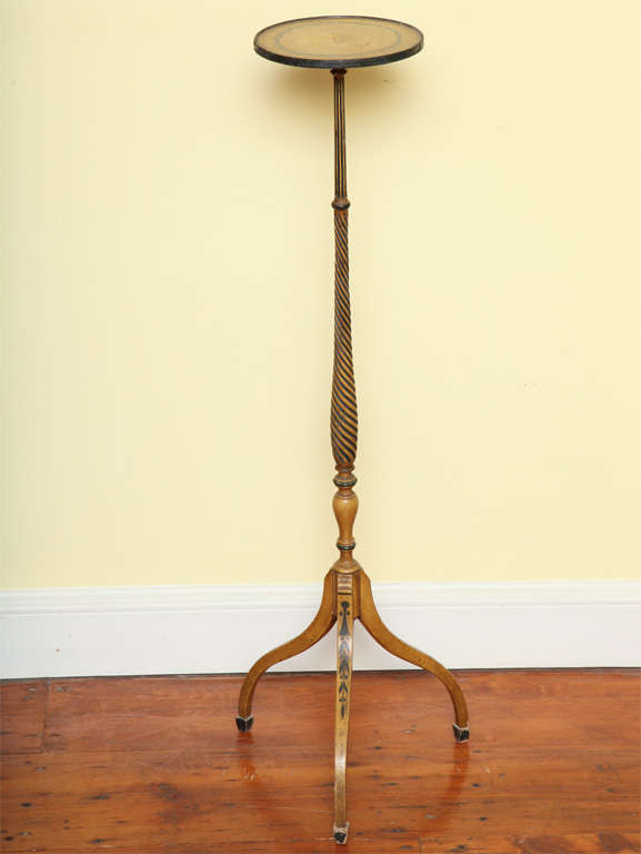 Small pair of antique Regency period torcheres, painted in a green and orchre palette, having a dished circular top above a spiral carved and turned standard on square tapering tripod leg supports ending in spade feet.  English c.1810