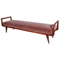 Dunbar-attributed Low Bench