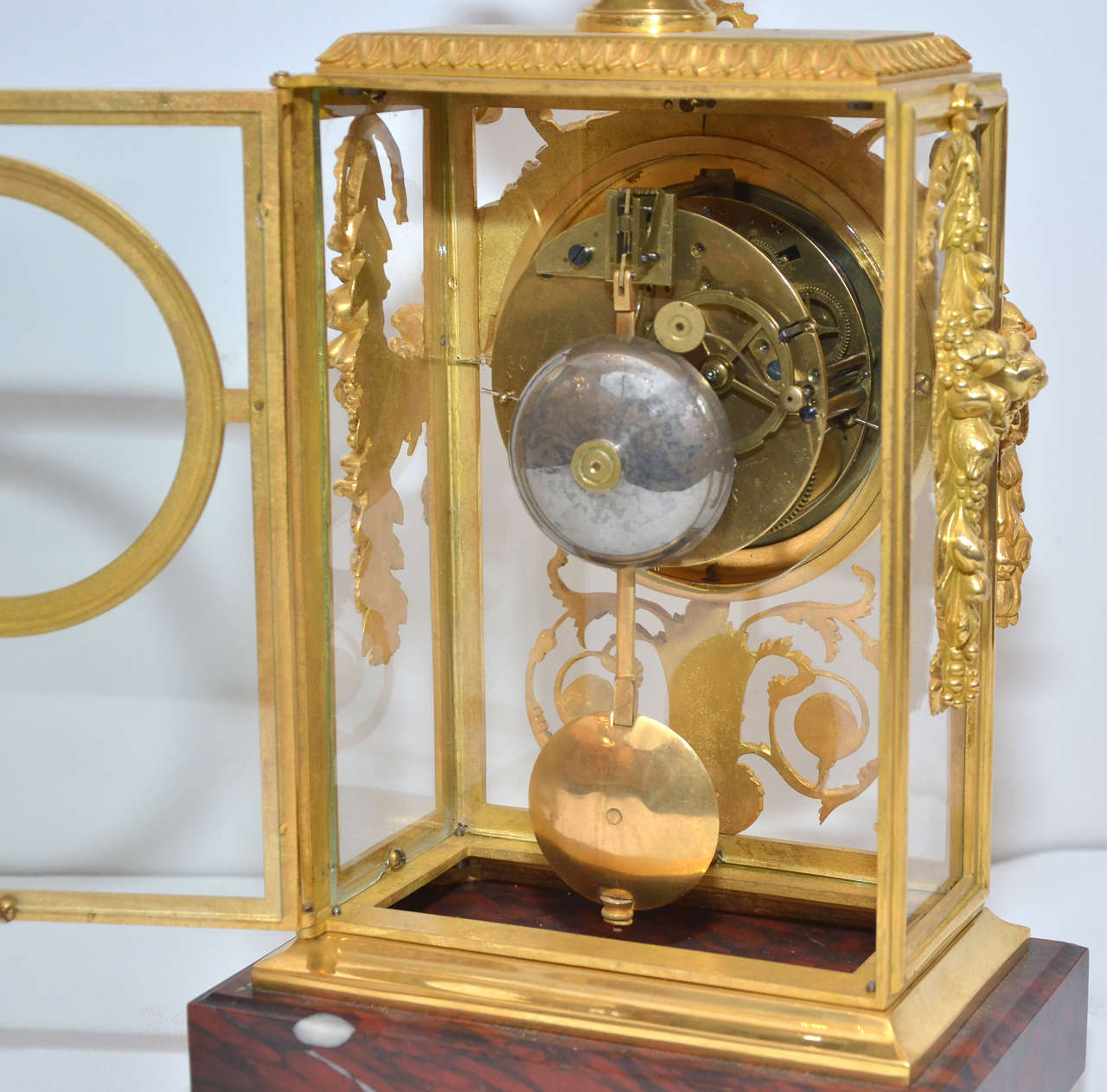 Unusual Crystal and Marble Mantel Clock In Excellent Condition For Sale In Paris, FR