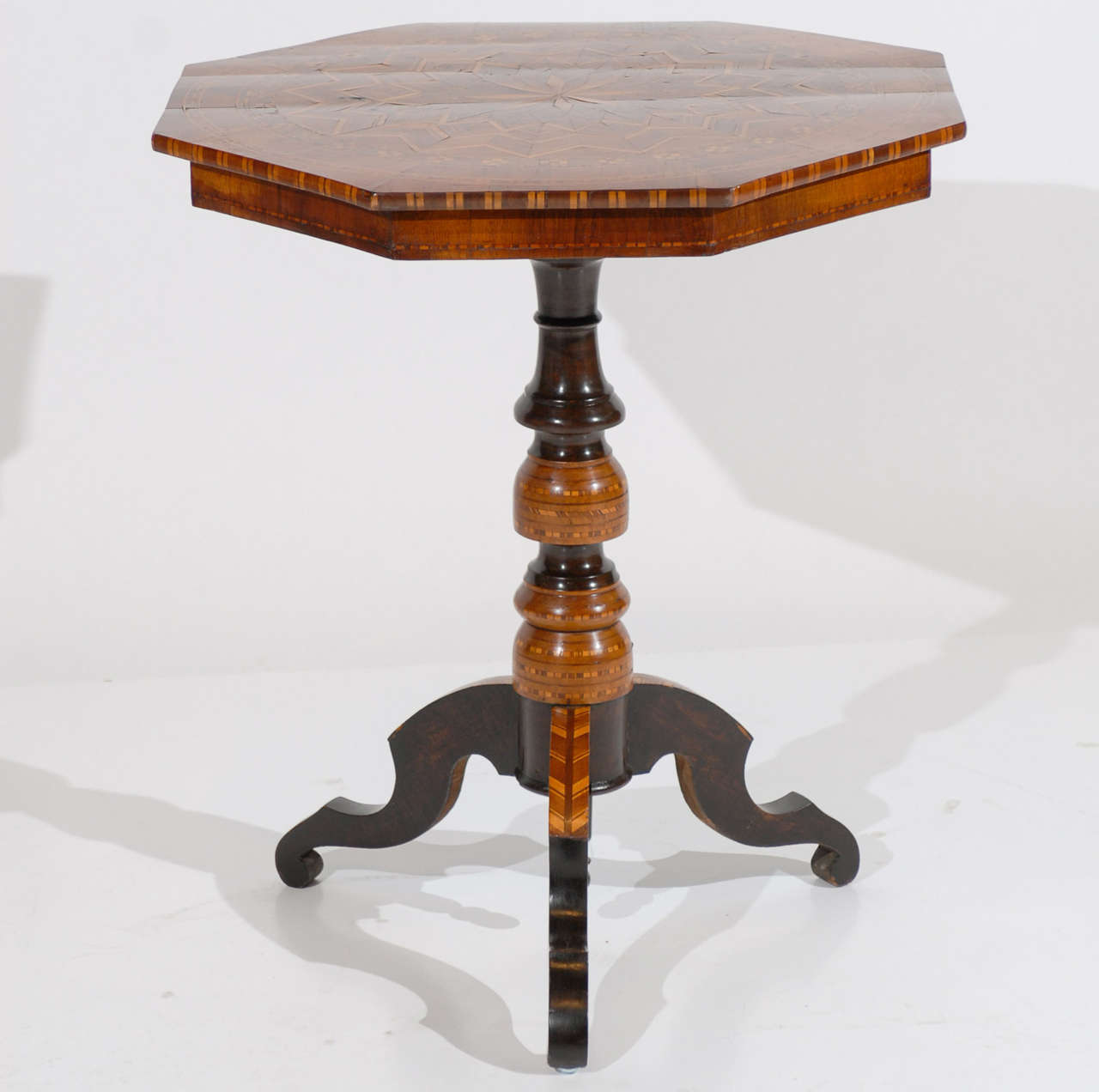 19th Century Italian Neoclassical Style Inlaid Walnut Sorrento Table, circa 1890 5