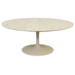 Saarinen Tulip Cocktail Table para Knoll