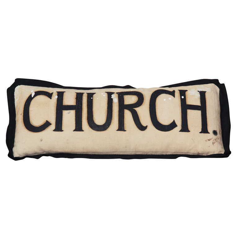 Coussin personnalisé fabriqué à partir d'un bannière d'église des années 1930 en vente