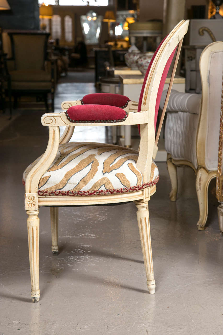 Set of Eight Hollywood Regency Style French Dining Chairs Attributed to Jansen In Good Condition In Manhasset, NY