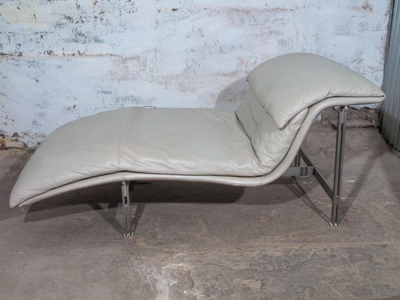 Leather Wave Chaise Longue Chair by Giovanni Offredi for Saporiti, Signed 2