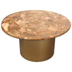 Fabuleuse table basse avec un plateau en agate incrusté dans la résine