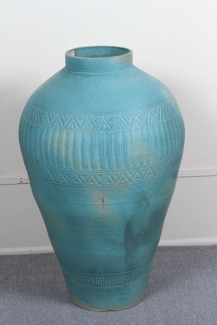 Vase monumental en céramique à couvercle en forme d'amphore, fait sur mesure pour Steve Chase en vente 1