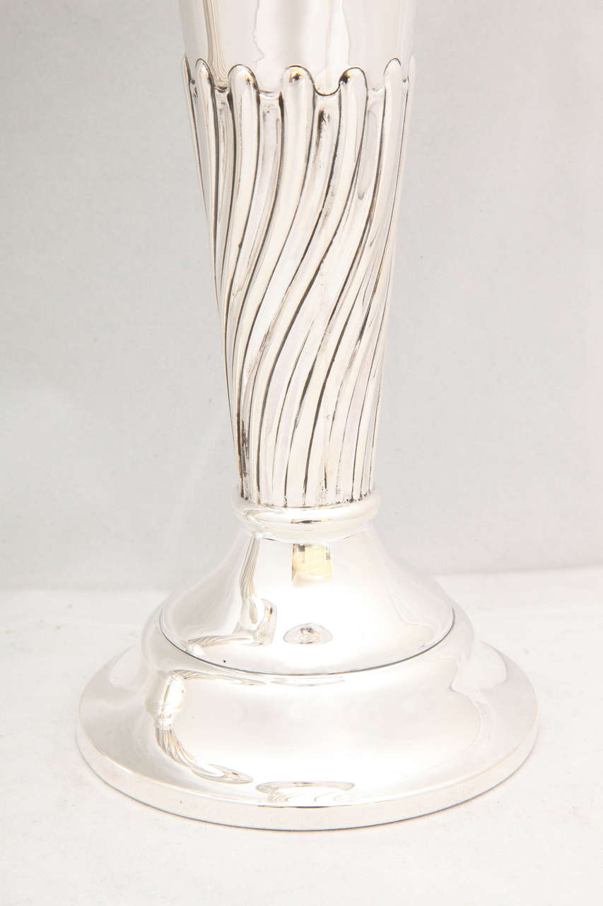 Edwardian Pair of Sterling Silver Vases In Excellent Condition In New York, NY