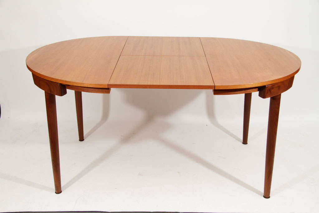 round dining table with hidden chairs