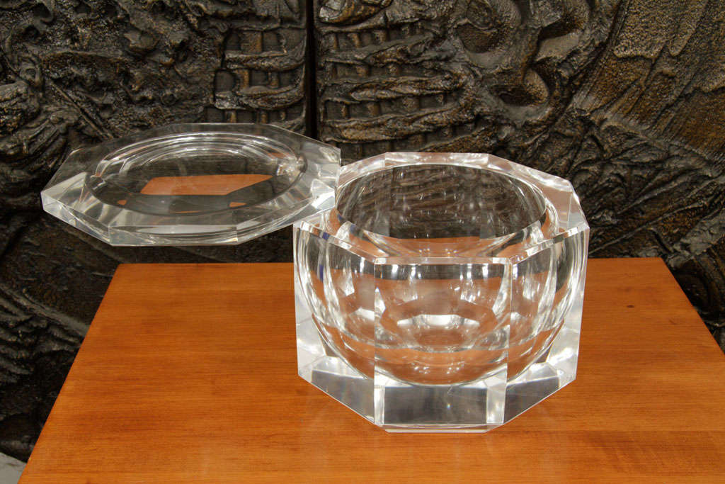Italian Lucite Decorative Box or Ice Bucket in the Manner of Alessandro Albrizzi In Good Condition In New York, NY