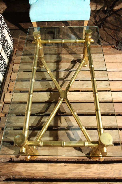 Table basse en faux bambou doré Bon état - En vente à Stamford, CT