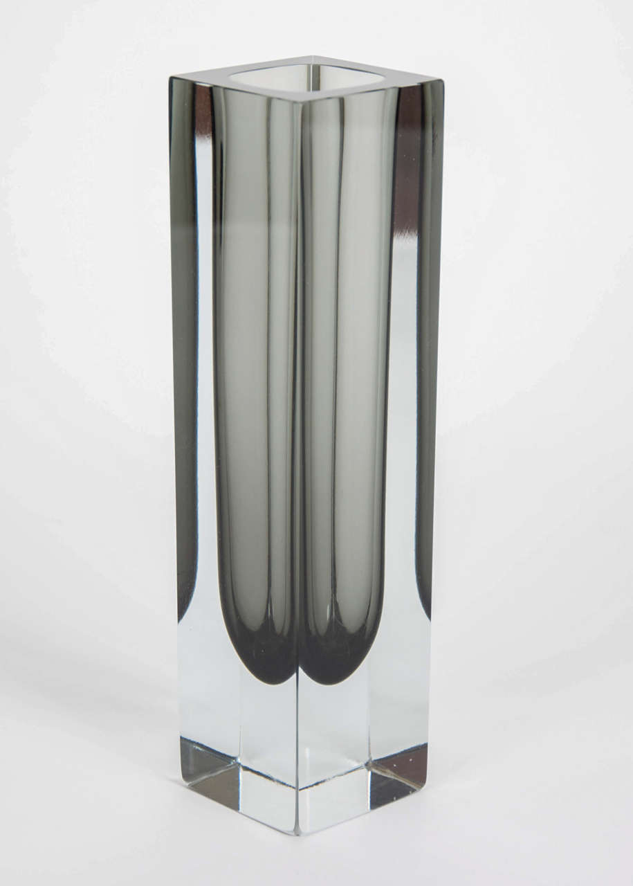 A beautiful small 1970s modern style Murano Sommerso Balck/Gray Glass Vase

By Murano Sommerso