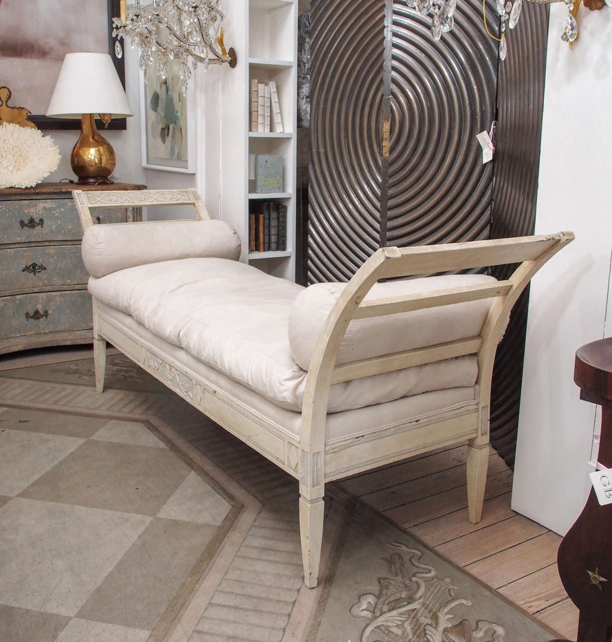 French Painted Daybed with Outscroll Arms 3
