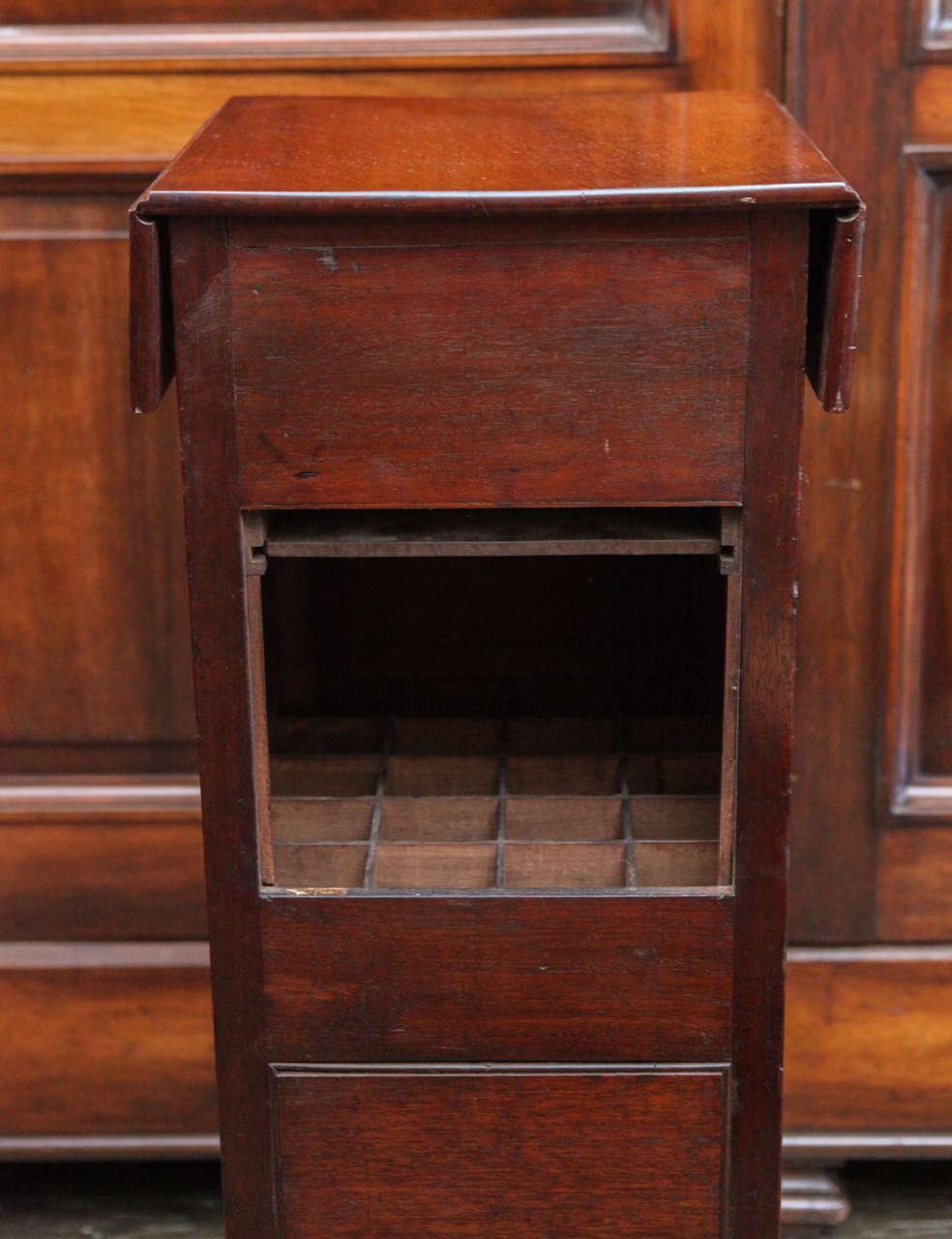 19th c. Tall Jewelers Cabinet in Mahogany 4