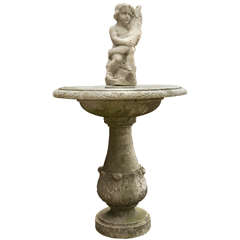 Vieille fontaine italienne en marbre avec Putti / Chérubin
