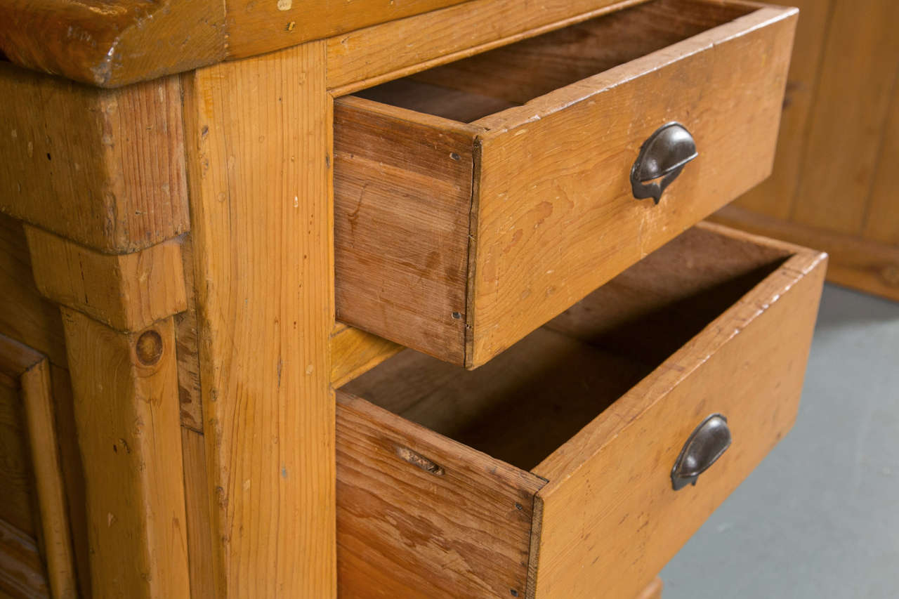 Antique Pine General Store Counter/ Utility Island In Excellent Condition In Stamford, CT