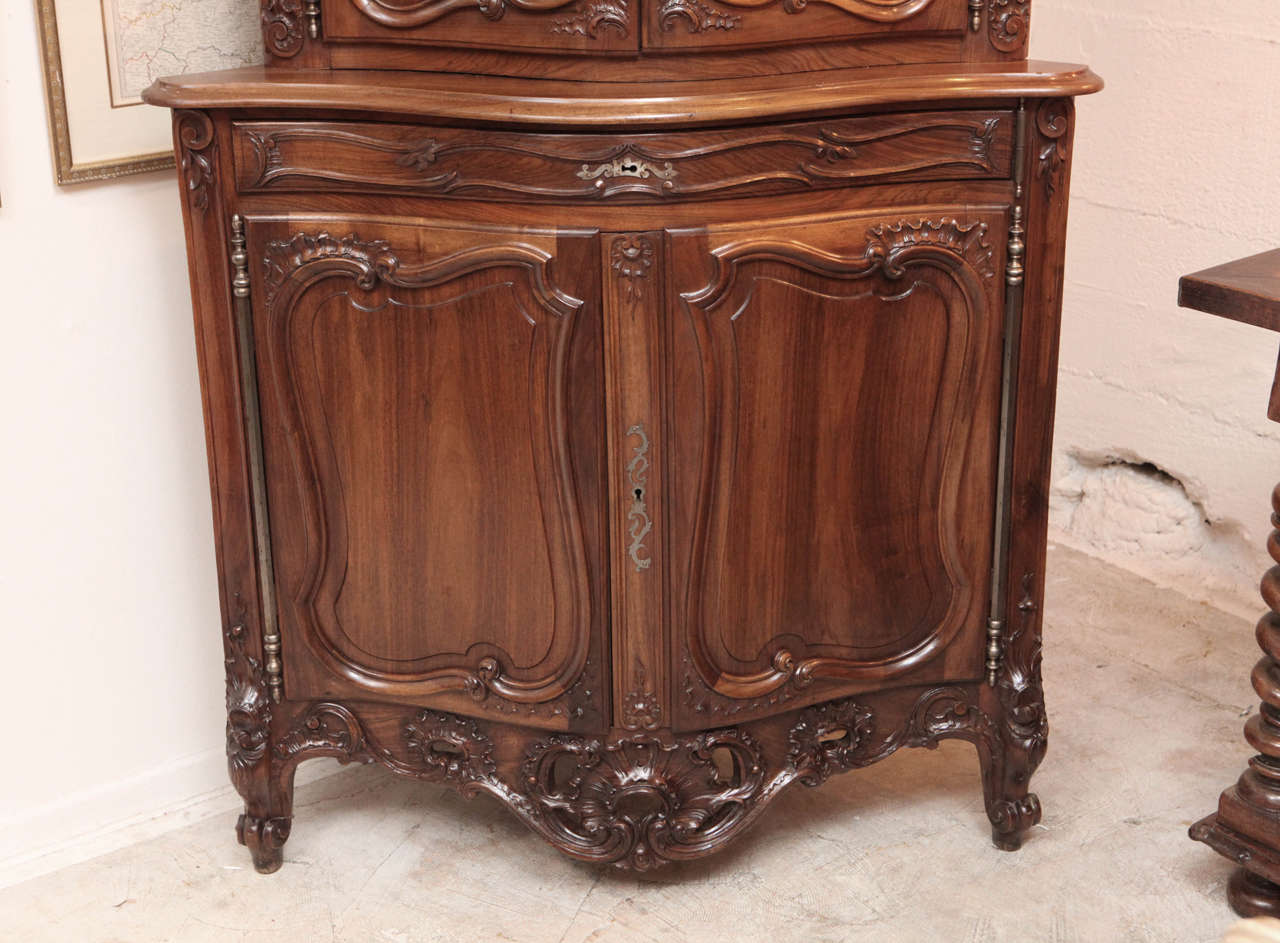 Pair of 19th Century French Walnut Carved Corner Cabinets In Excellent Condition In Los Angeles, CA