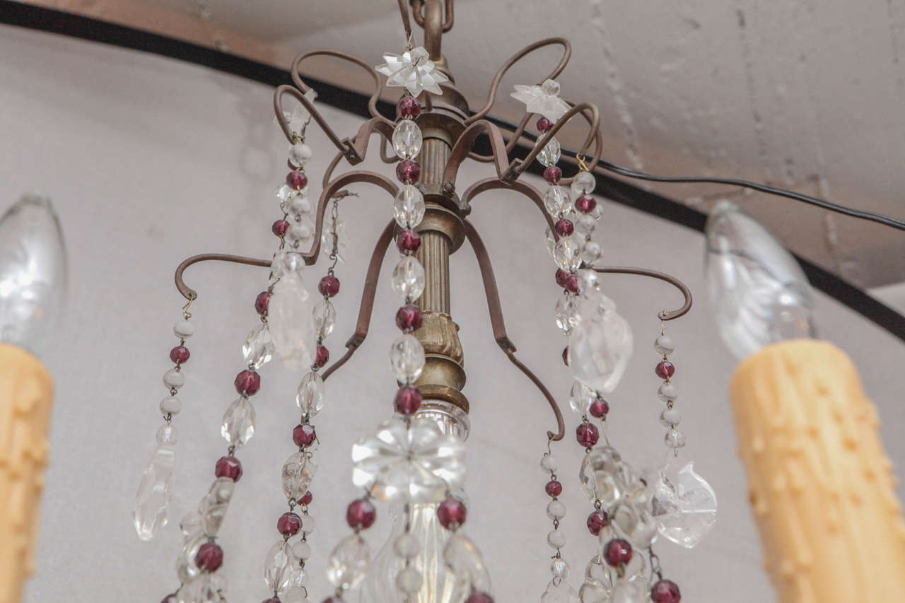 Lampadario francese del 1900 in bronzo con perline, ametista e cristallo di rocca in vendita 2