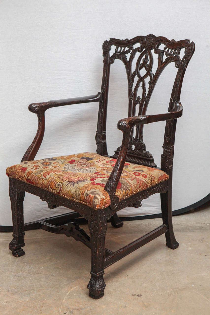Paire de fauteuils anglais surdimensionnés en acajou du 19ème siècle en vente 1