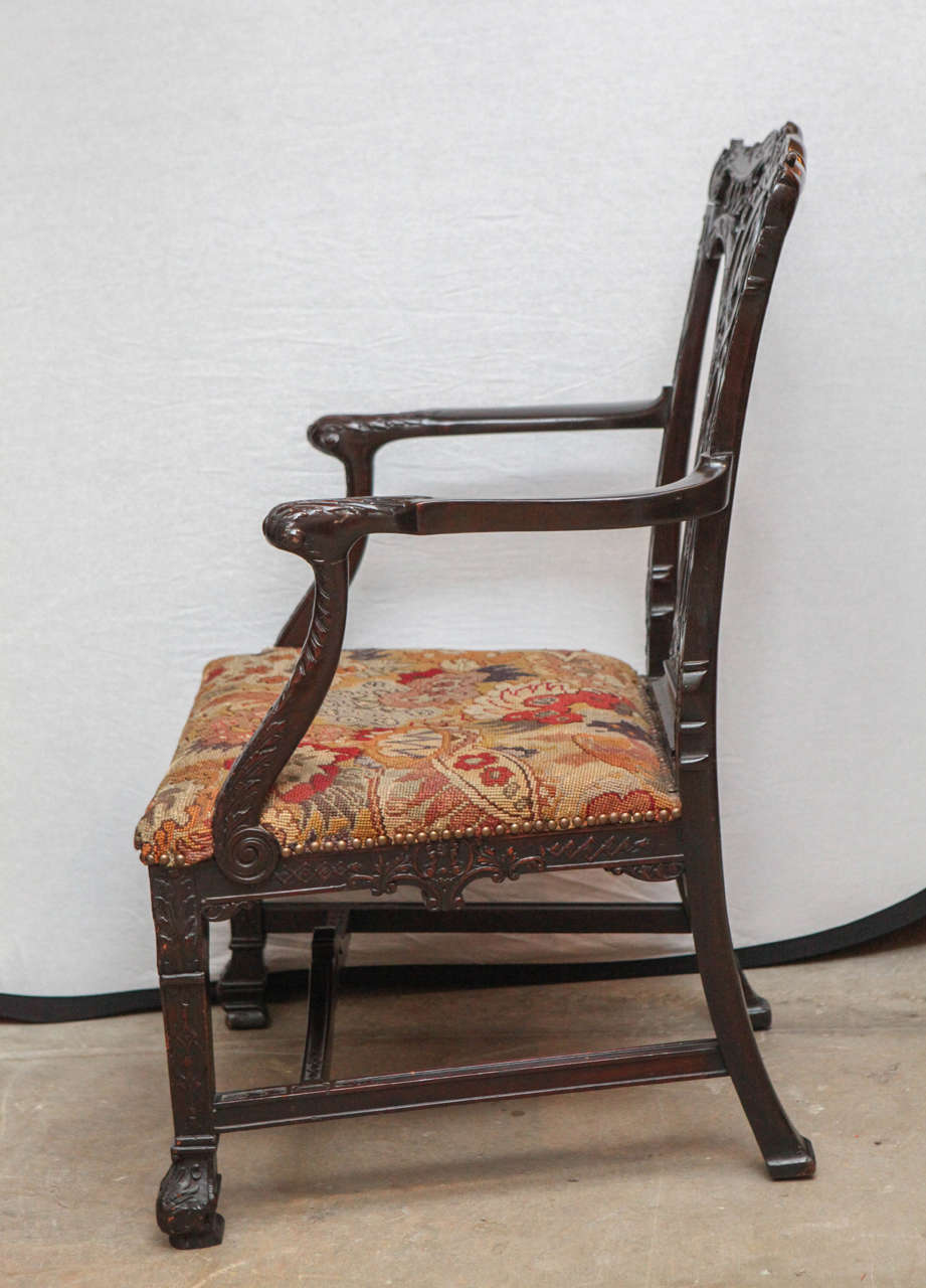 Paire de fauteuils anglais surdimensionnés en acajou du 19ème siècle en vente 2