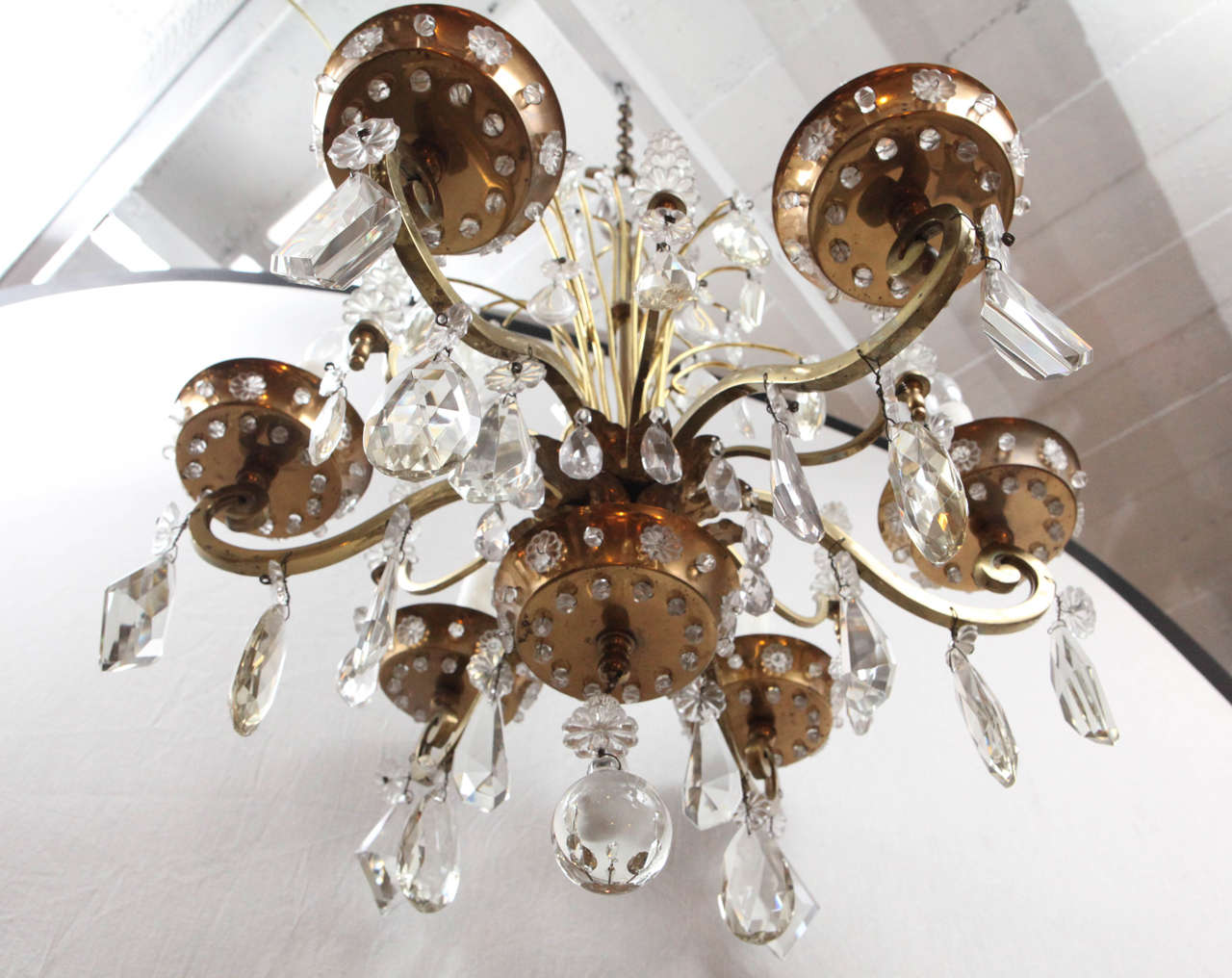 Lampadario di cristallo in ottone lucido in stile Bagues francese degli anni '20 in vendita 4