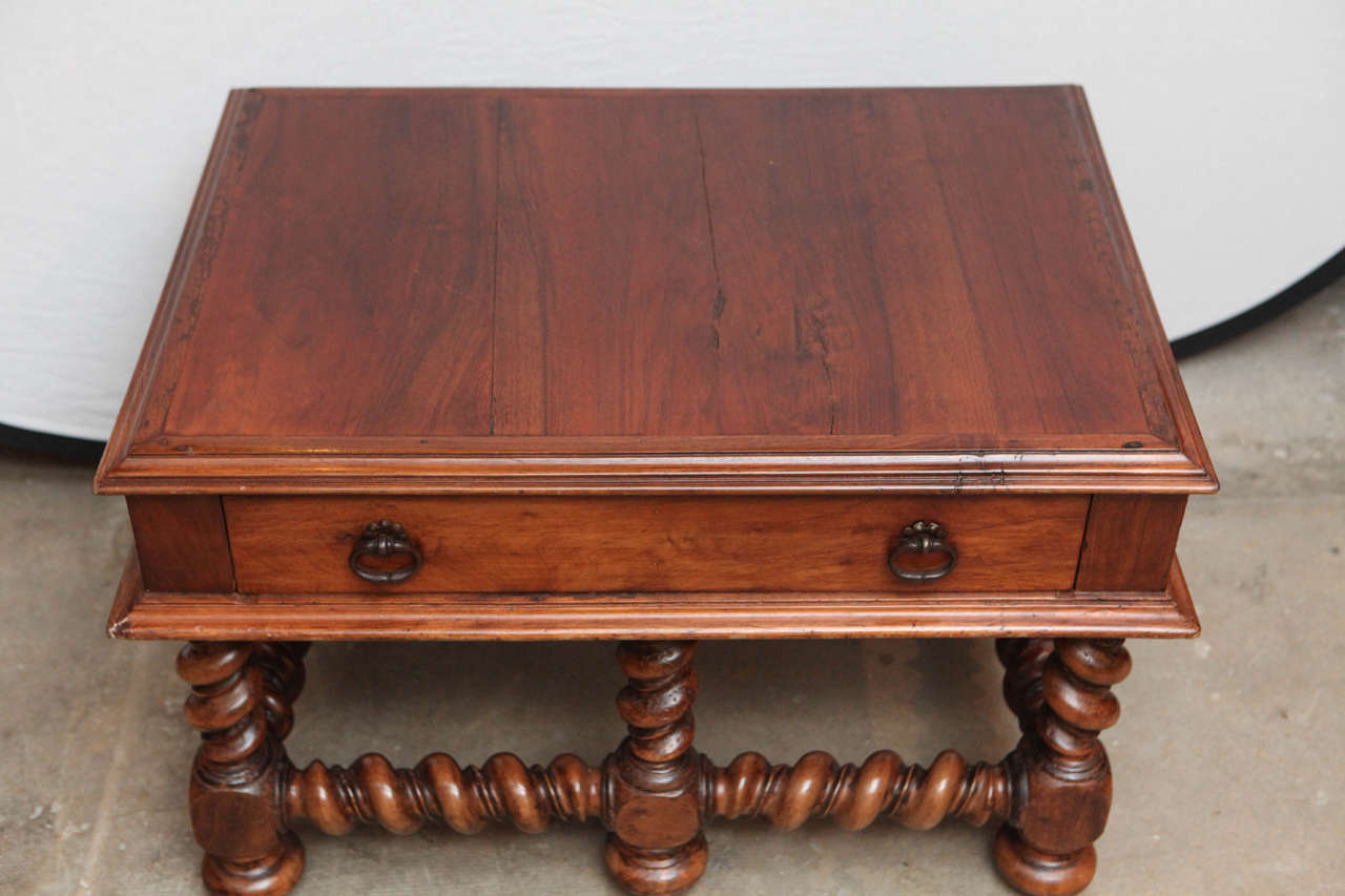 19th Century English Single-Drawer Walnut Low Table In Good Condition For Sale In Los Angeles, CA