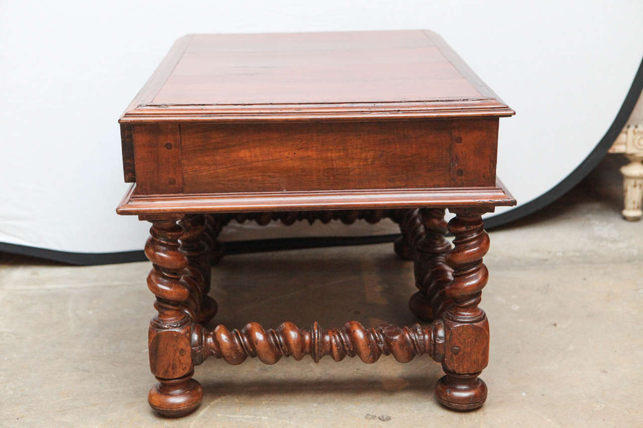 19th Century English Single-Drawer Walnut Low Table For Sale 4
