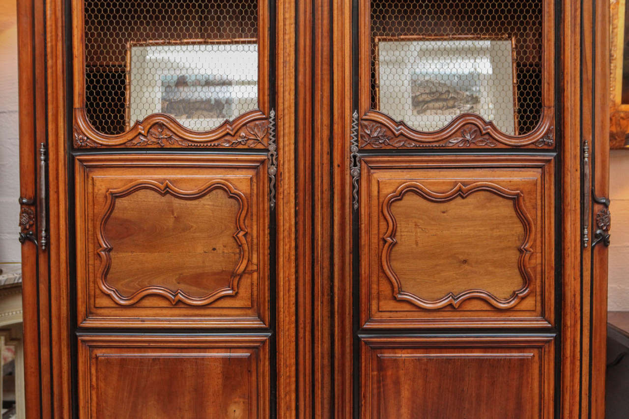 18th Century French Carved Walnut Vitrine For Sale 2