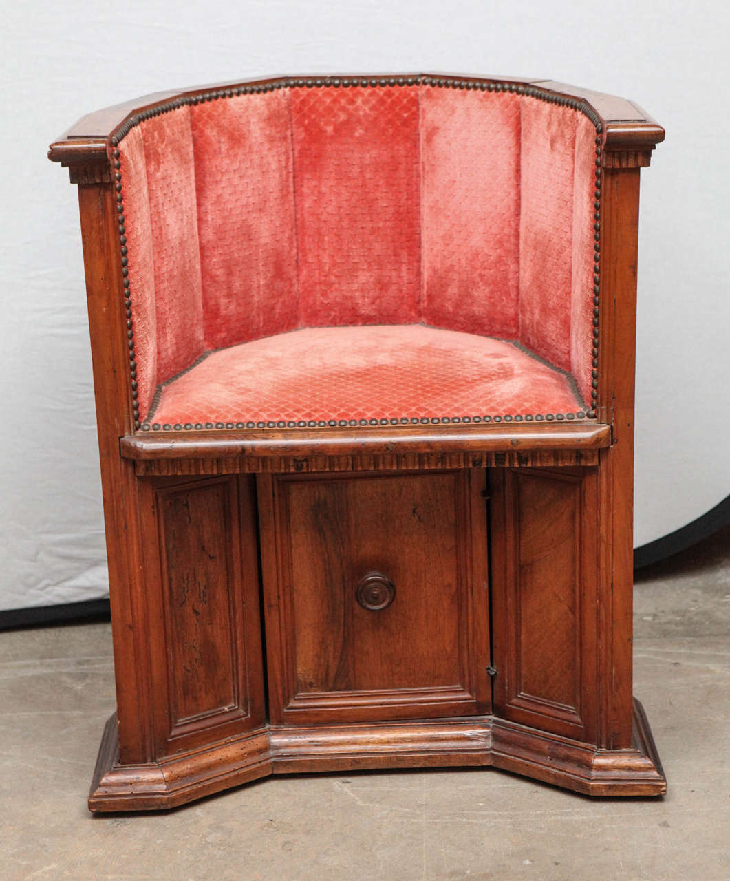 19th Century Pair of Italian Walnut Barrel Chairs In Excellent Condition In Los Angeles, CA