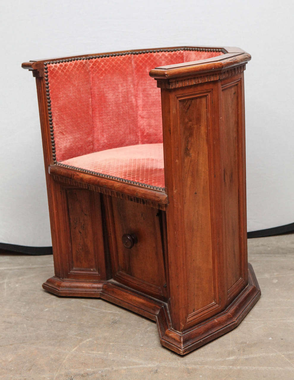 19th Century Pair of Italian Walnut Barrel Chairs 4