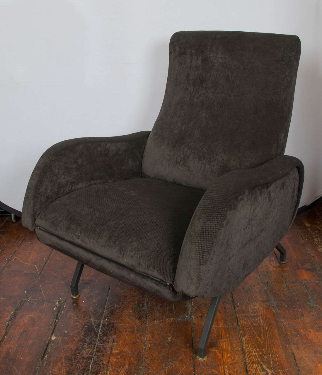 Italian 1950s reclinable armchair.
